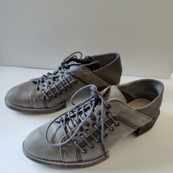 Kelsi Dagger Brooklyn Taylor Platform Split Sole Derby - Picture 2 of 8